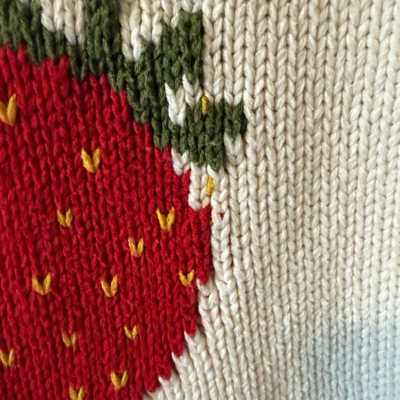 Strawberry Knit White Tank Top - Picture 4 of 5